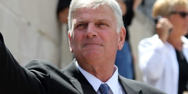 In the midst of this environment, evangelist Franklin Graham and the Billy Graham Evangelistic Association – alongside more than 450 local churches – proclaimed the Gospel message of God's love in Cúcuta on Easter weekend.