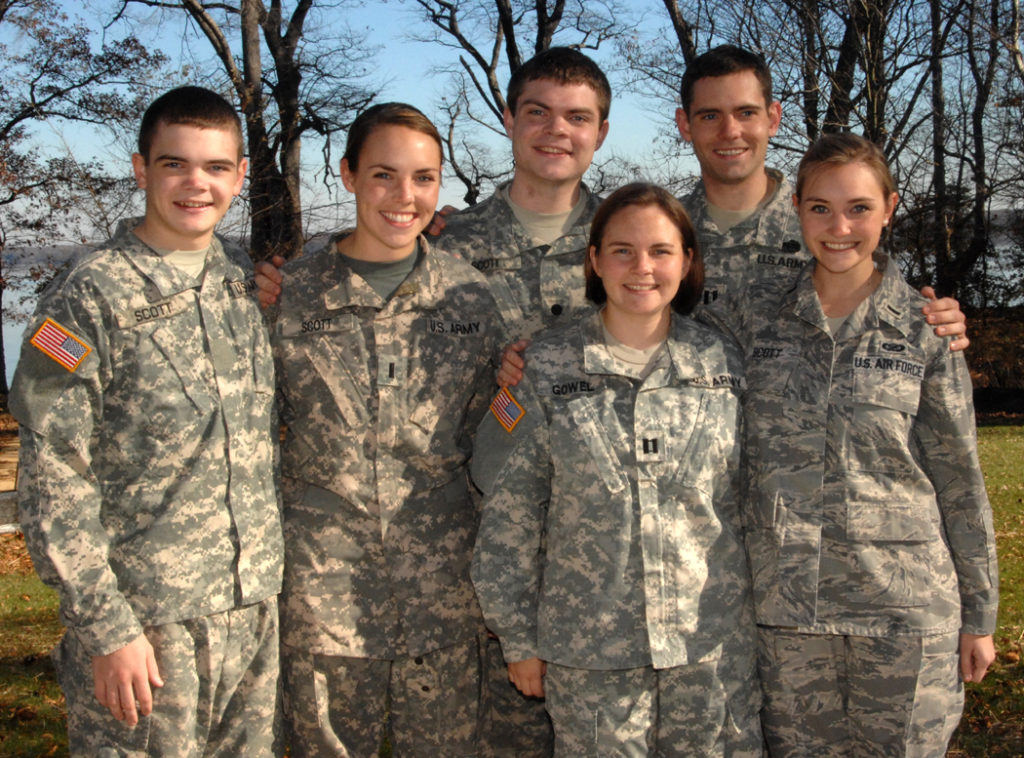Officers’ Christian Fellowship (OCF) comes alongside Christians in military leadership roles to help them understand how to faithfully “pursue God and live out your faith while on active duty.” 