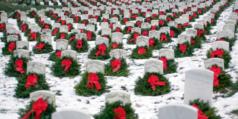 On Saturday, December 14th, 38,000 volunteers gathered at Arlington National Cemetery, where they laid over a quarter million Christmas wreaths at the graves of America’s military heroes buried there.