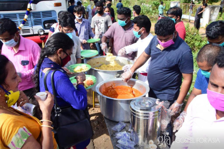 Gospel for Asia Gives Food to Migrant Workers Affected by Coronavirus