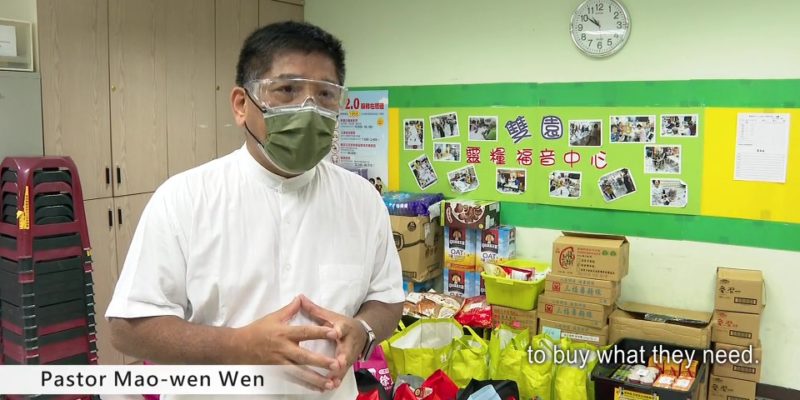 Pastor Wen is preparing supplies for Wanhua residents in Taiwan who were caught unprepared for the sudden spike in COVID cases.