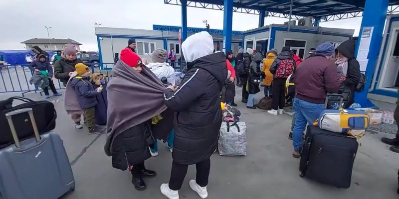 Every day, hundreds of refugees are entering Romania through Sighetul Marmatiei Custom. Churches organized to help.