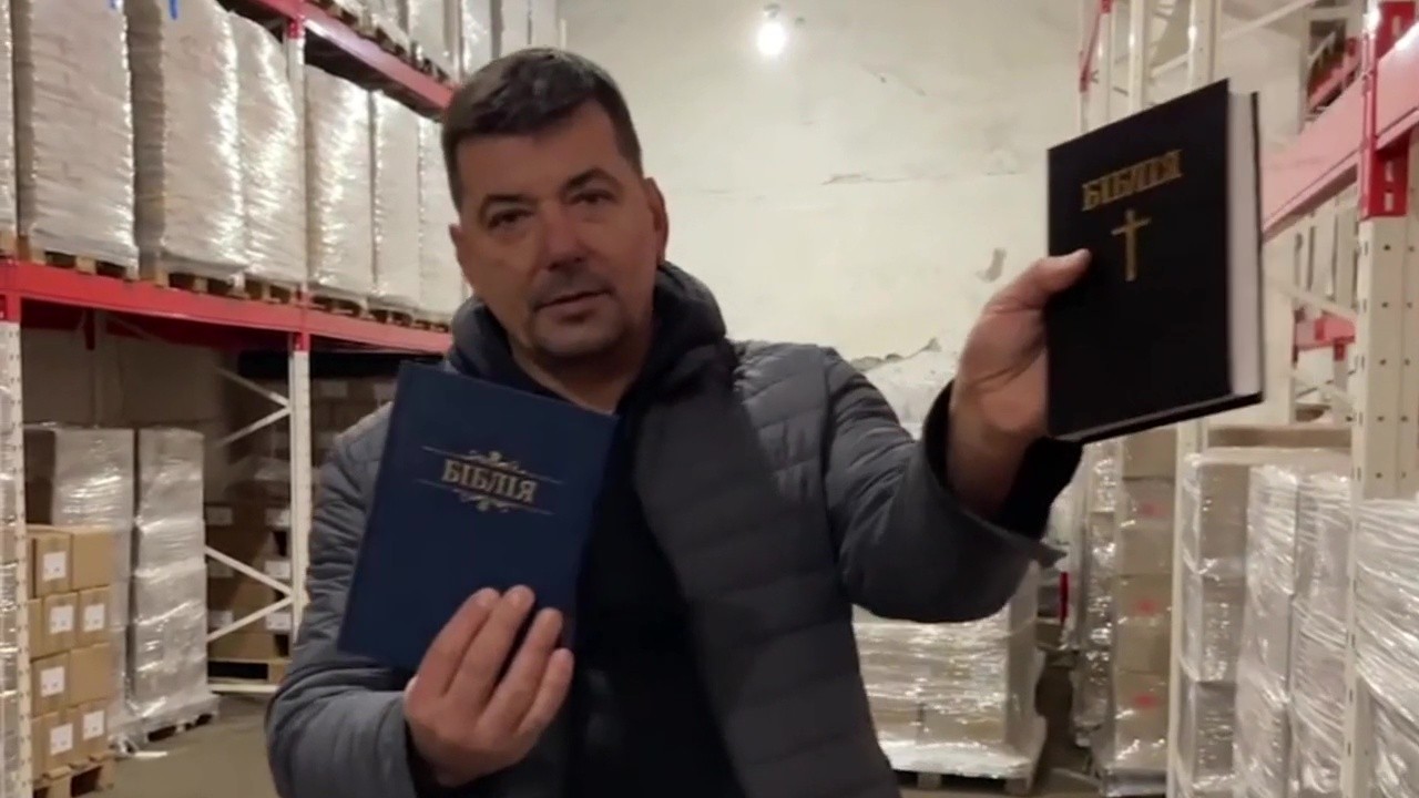 Eastern European Mission prepared a major distribution of Bible to thousands of Ukrainian refugees who were forced to flee their homes.