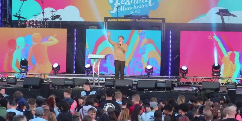 Festival Manchester culminated in a huge Gospel centred celebration in Wythenshawe Park with more than 3,000 people accept Christ in response.