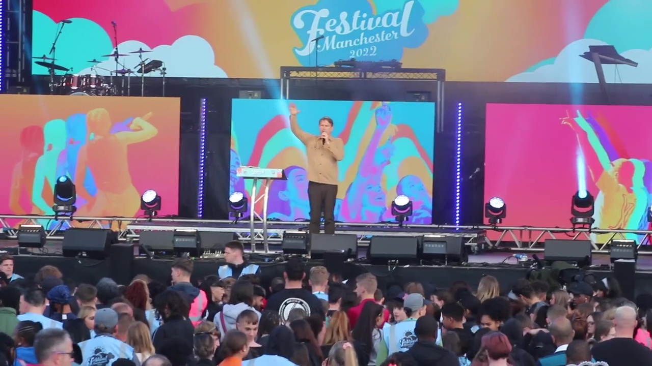 Festival Manchester culminated in a huge Gospel centred celebration in Wythenshawe Park with more than 3,000 people accept Christ in response.
