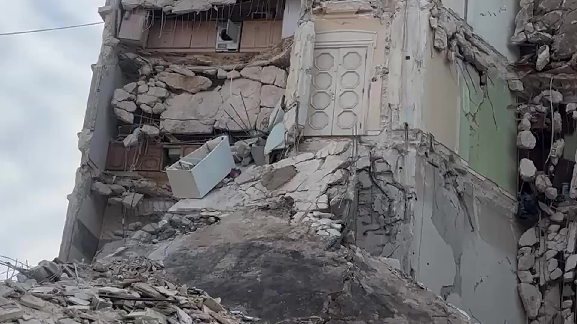 Suriye/Türkiye depreminden bir yıl sonra kilise yeniden inşa ediliyor