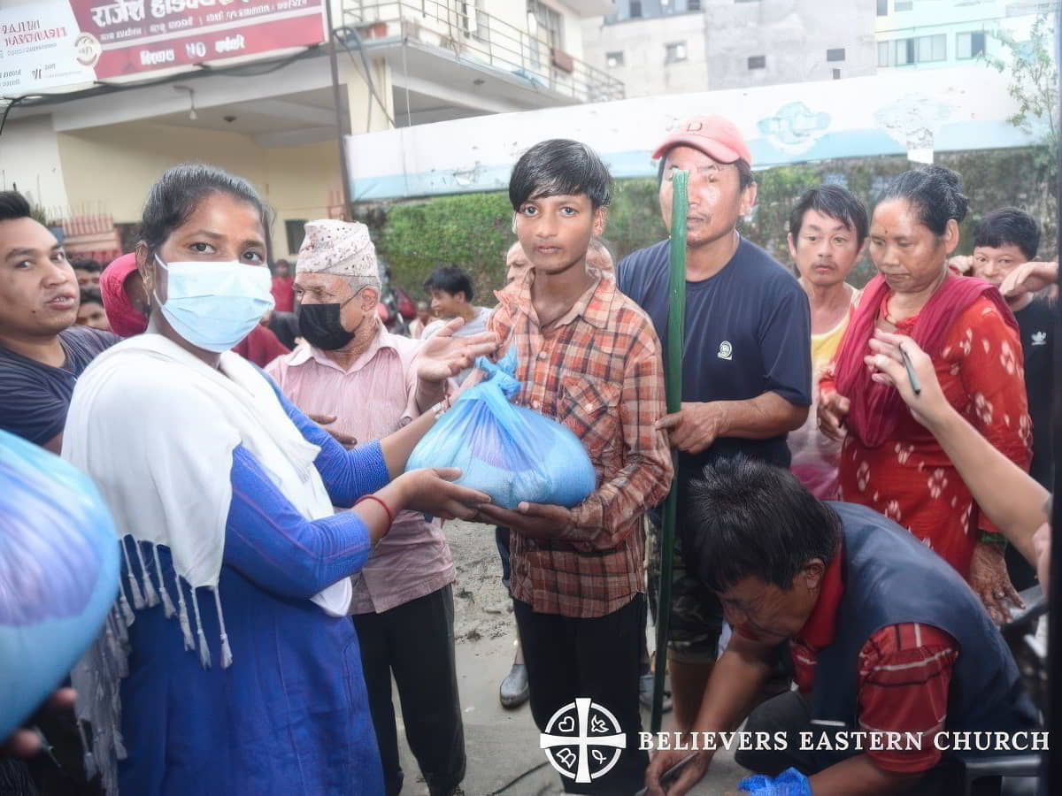 The project organized a flood relief distribution, providing dry ration kits to 550 flood-stricken families.