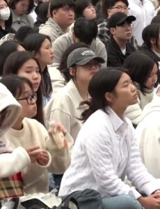 Korea Prayer Rally organizers challenged the church to carry out its social responsibility and to pray for spiritual revival.