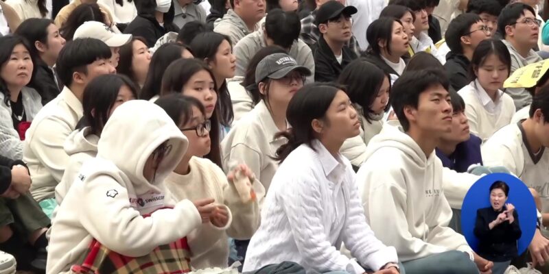 Korea Prayer Rally organizers challenged the church to carry out its social responsibility and to pray for spiritual revival.