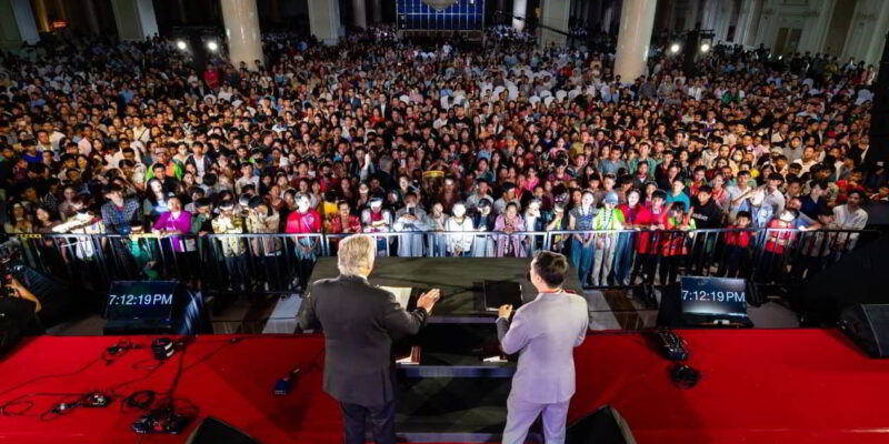 Rev. Franklin Graham and the Lao Evangelical Church brought the Christmas of Love Festival to the Saint Phila Convention Hall.