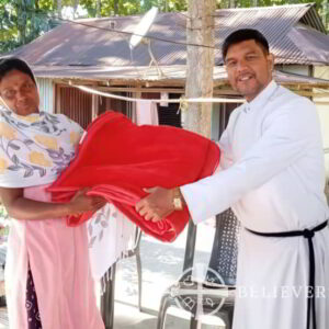 The benevolent priest distributed blankets to 15 individuals from needy families, providing them with a source of warmth and solace.